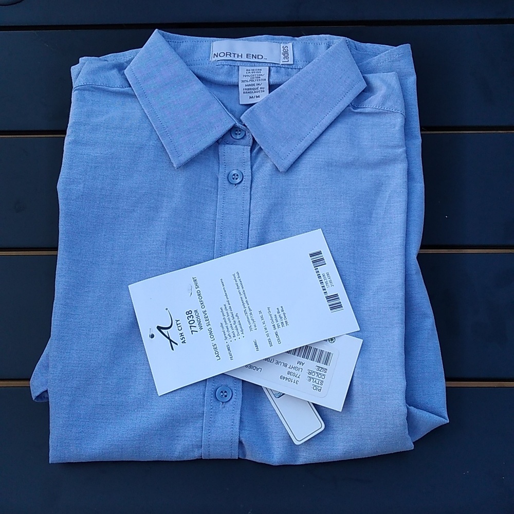 NWT Women's Long Sleeve Oxford Shirt, Sz Medium Wrinkle Resistant, Blue …